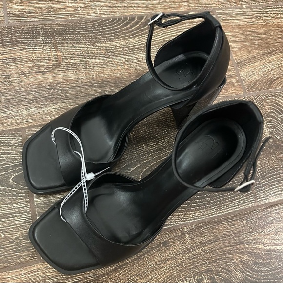 NWOT GB By GIANNI BINI Block Heel Sandals - Picture 3 of 10